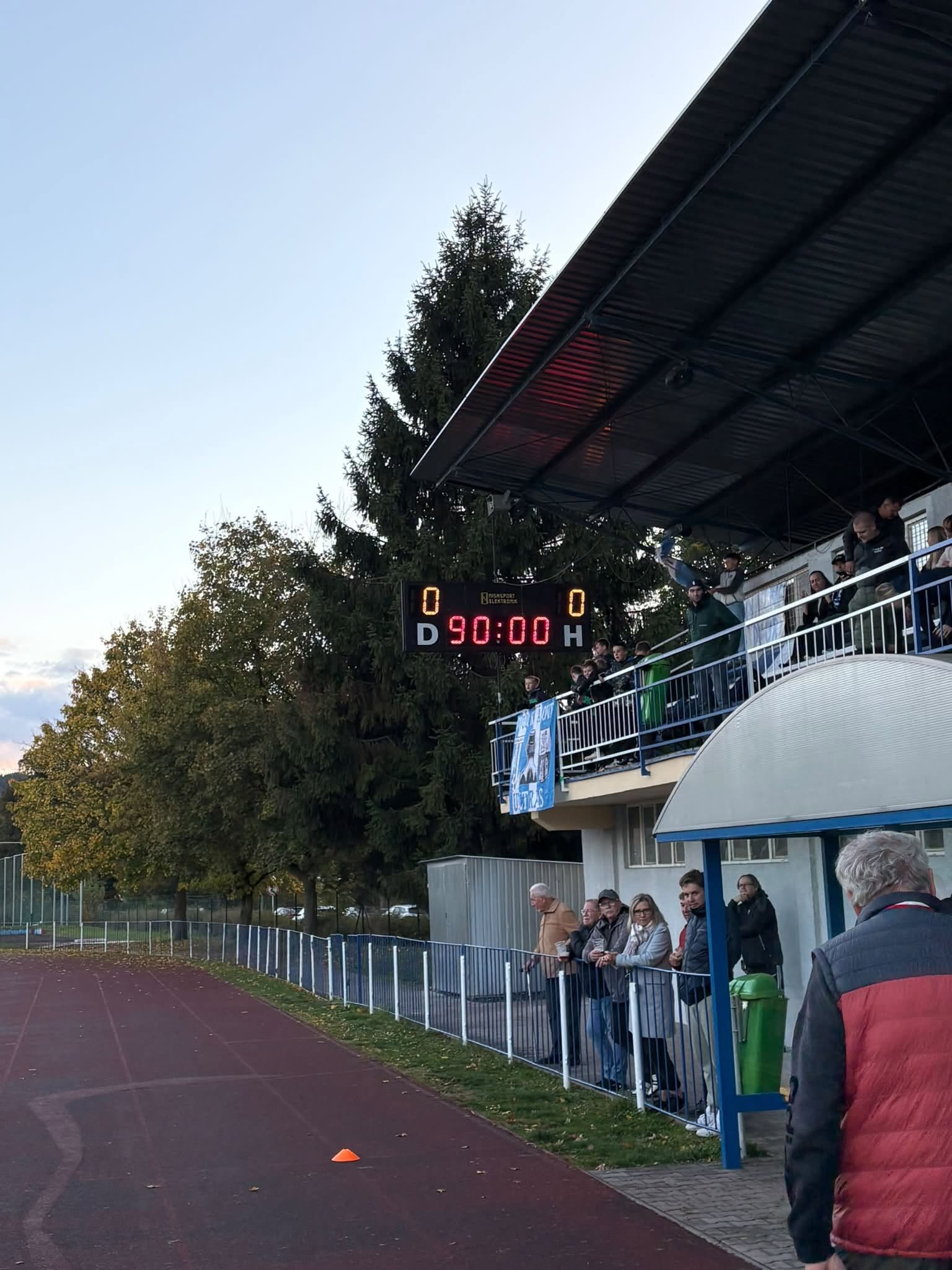 Velkou převahu áčko v branku nepřetavilo a ze Dvora veze jen bod